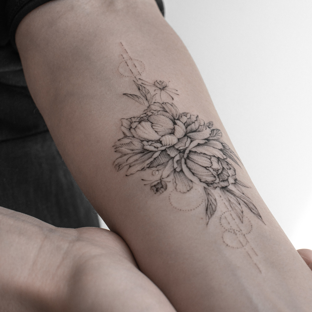  Personalized Fineline Tattoo Designs in Amsterdam