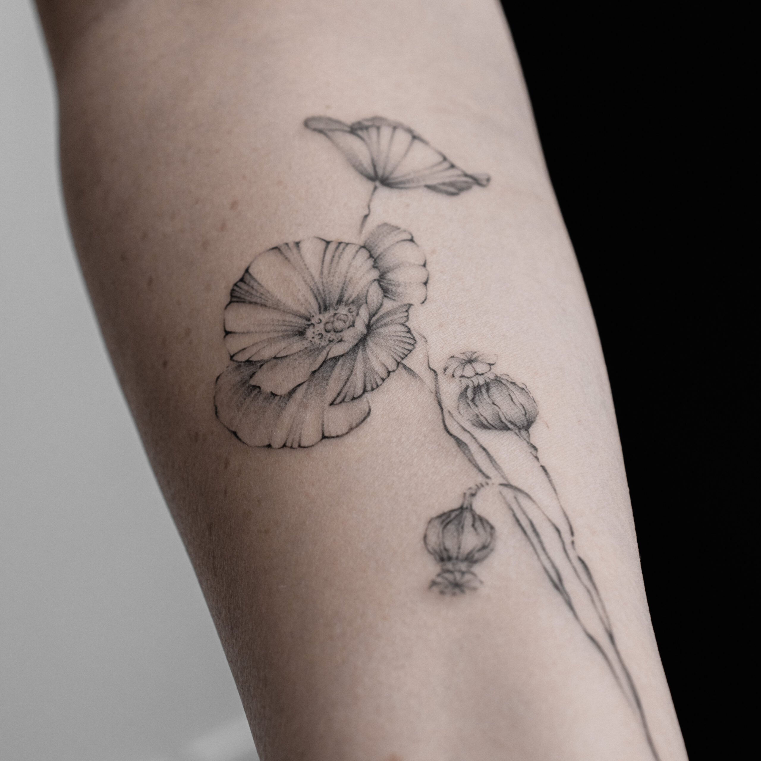 Fineline flower tattoo Amsterdam